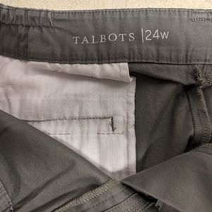 Talbot's button detail olive shorts 24w